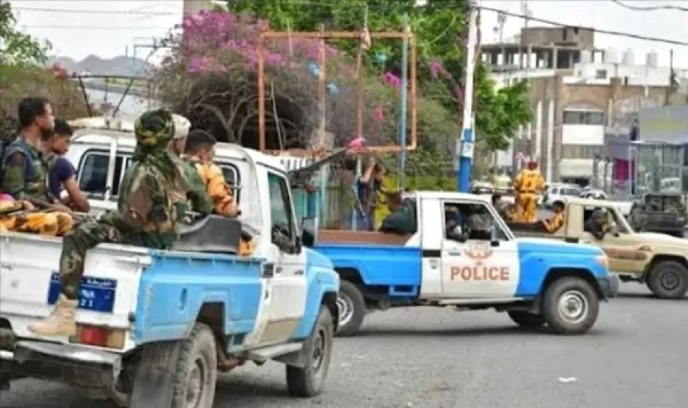 أمن تعز يفكك عبوة ناسفة قرب فندق أثناء تواجد وفد صيني ويضبط 4 مشتبهين